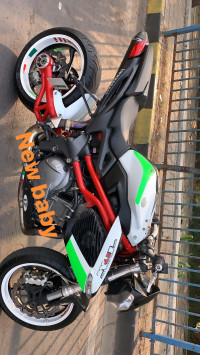 White Benelli TNT 899