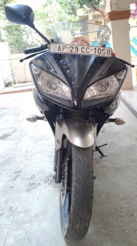 Black Silver Yamaha YZF R15 V2