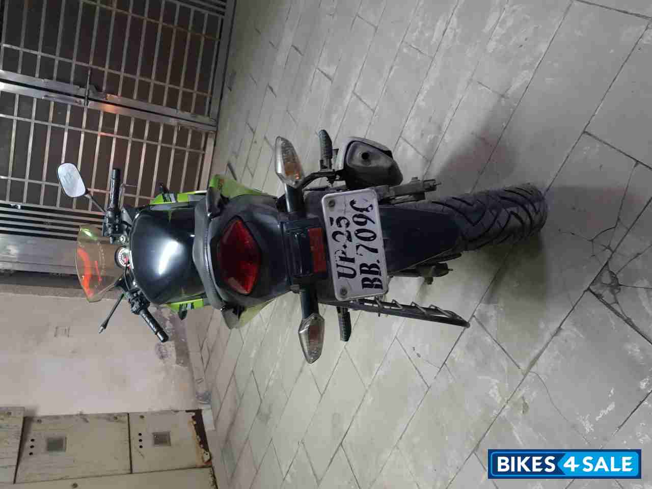 Green Honda CBR 150R Green Honda CBR 150R