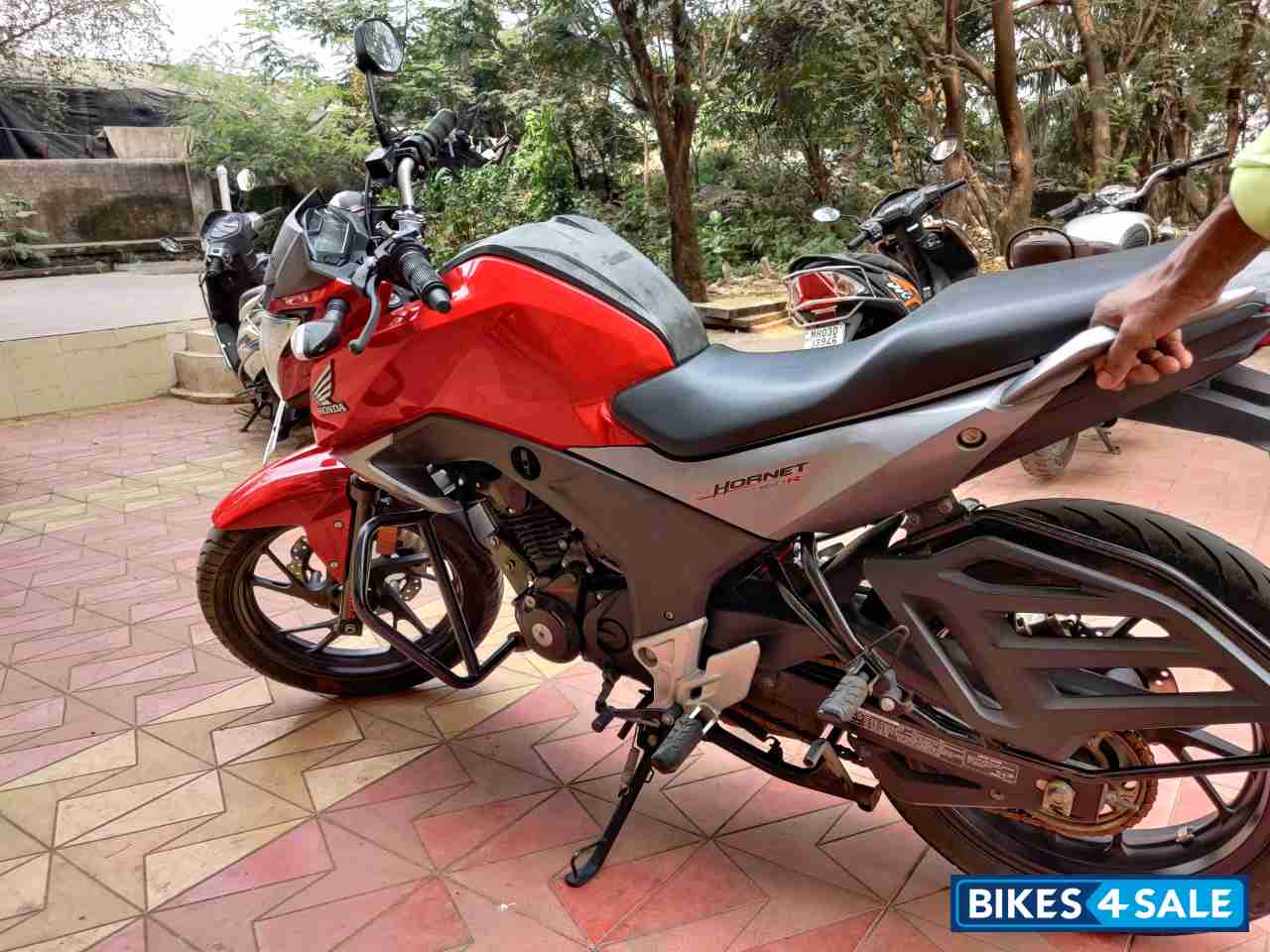 Red Honda CB Hornet 160R ABS Red Honda CB Hornet 160R ABS