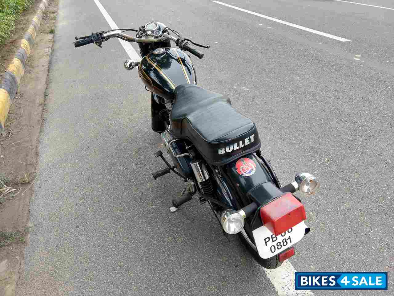 Black Royal Enfield Bullet Standard 350