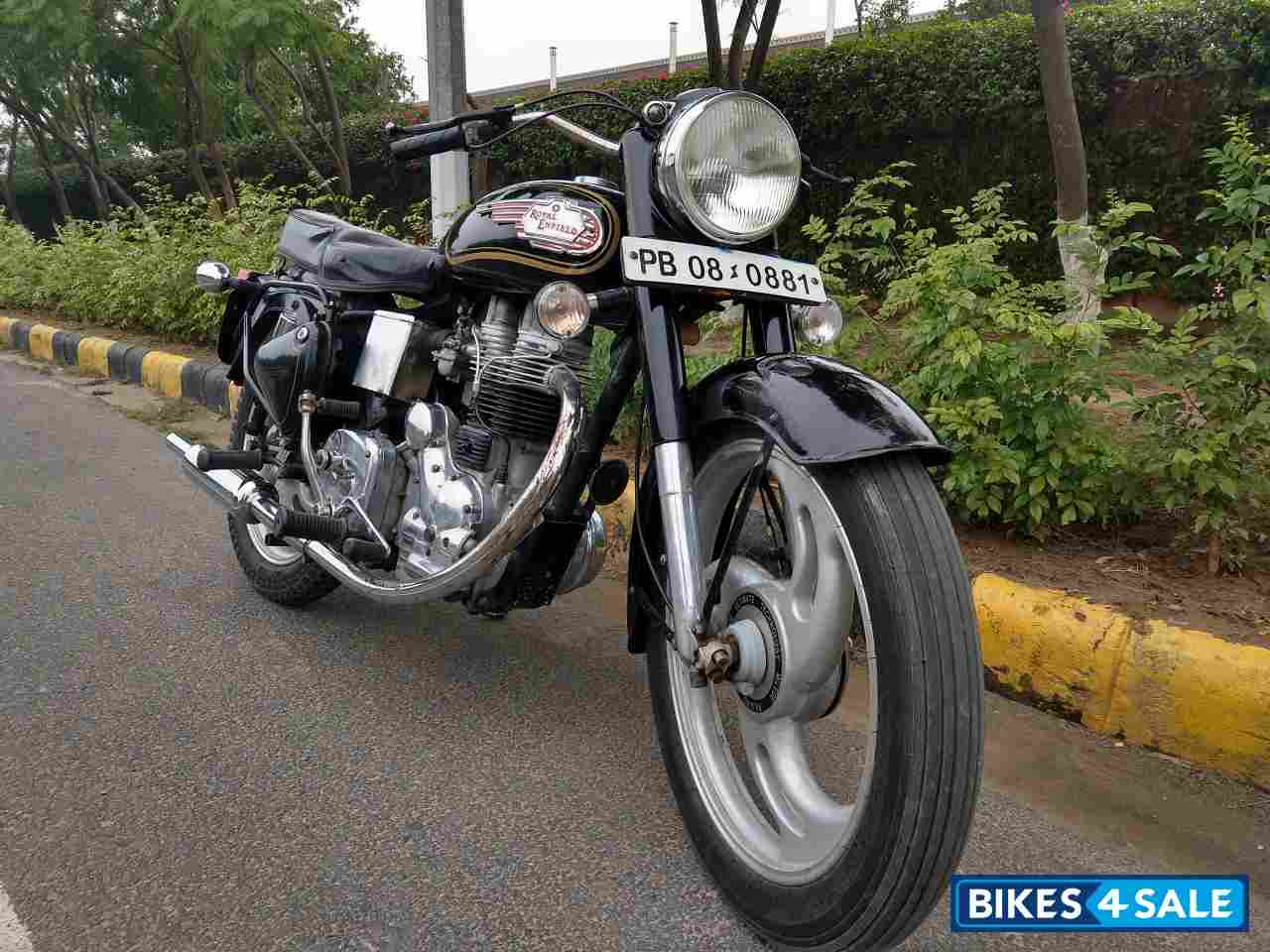 Black Royal Enfield Bullet Standard 350