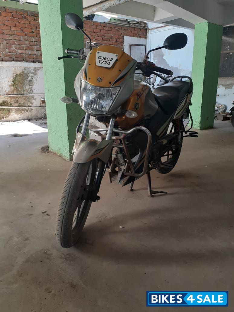 Yellow Silver Yamaha Gladiator