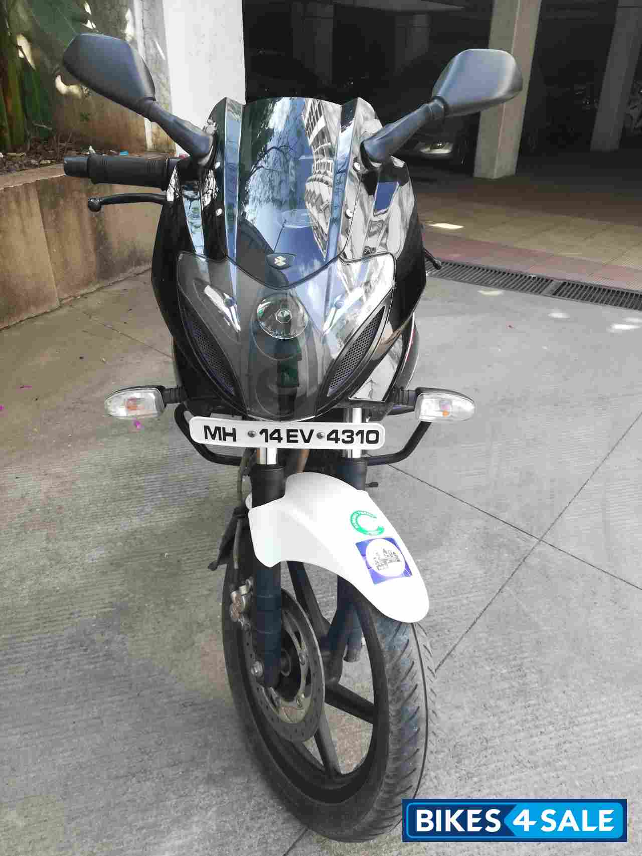 White&black Bajaj Pulsar 220F