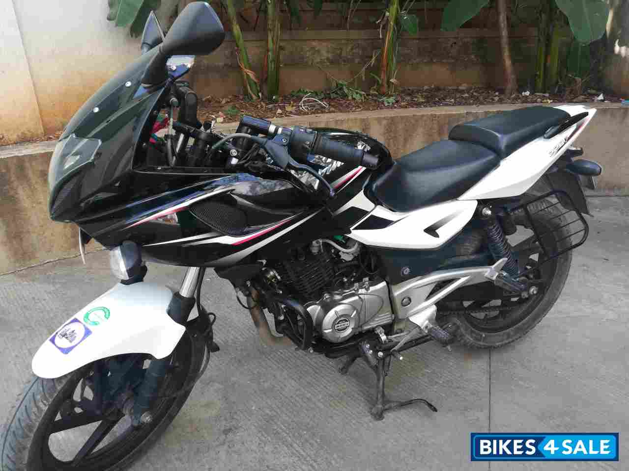 White&black Bajaj Pulsar 220F