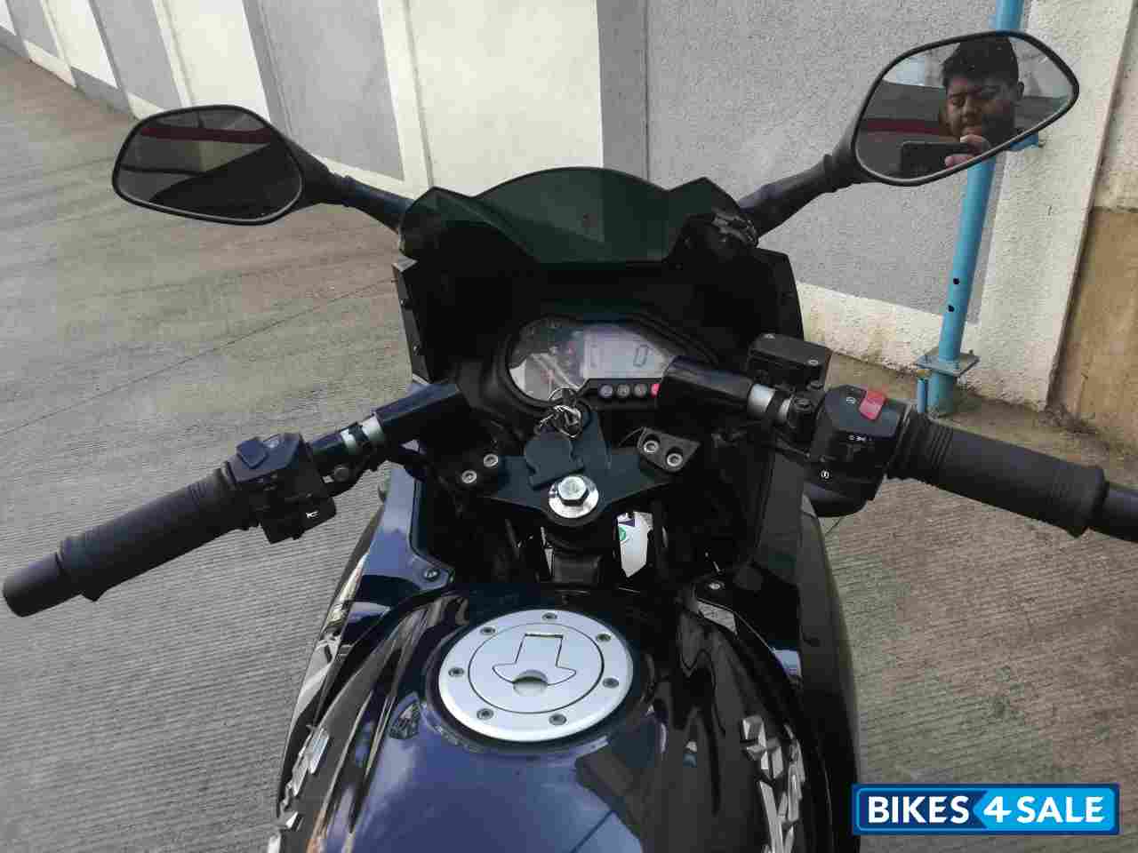 White&black Bajaj Pulsar 220F