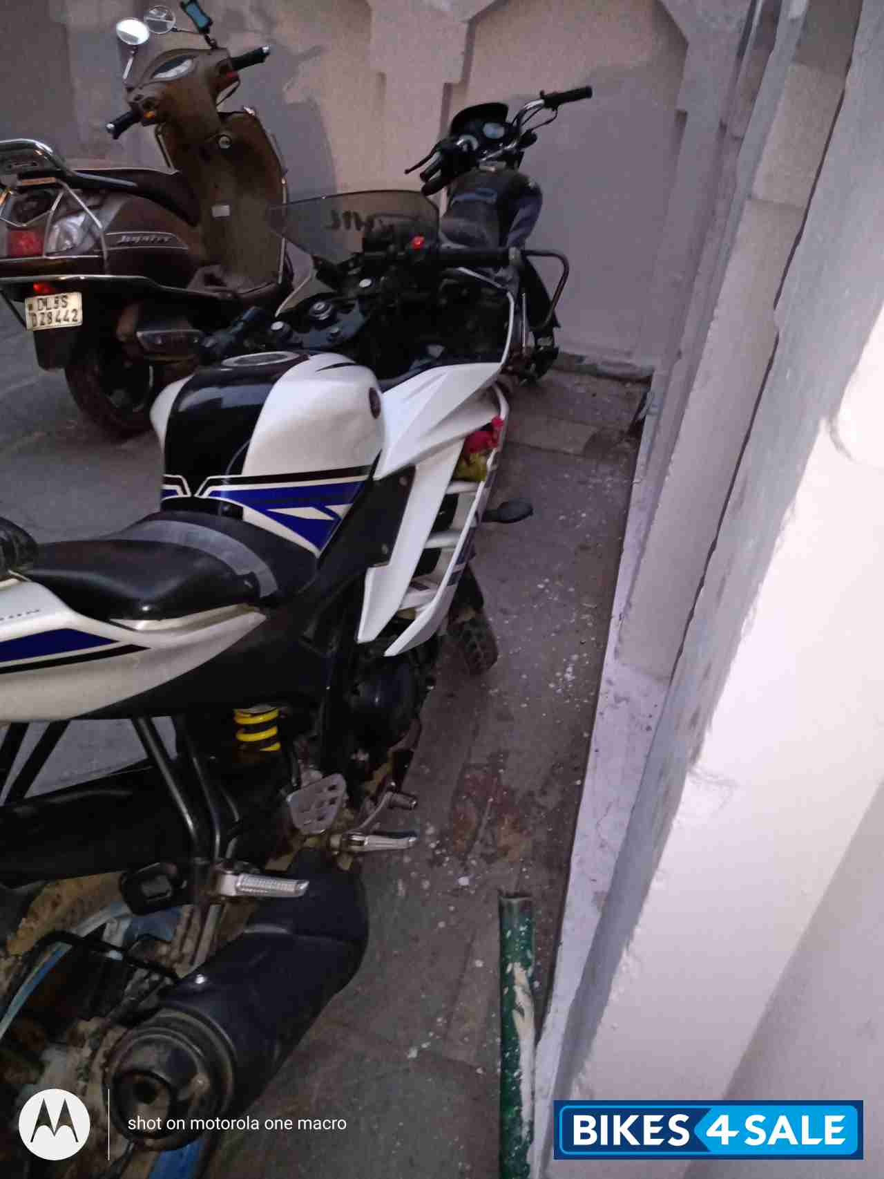 Blue White Yamaha YZF R15