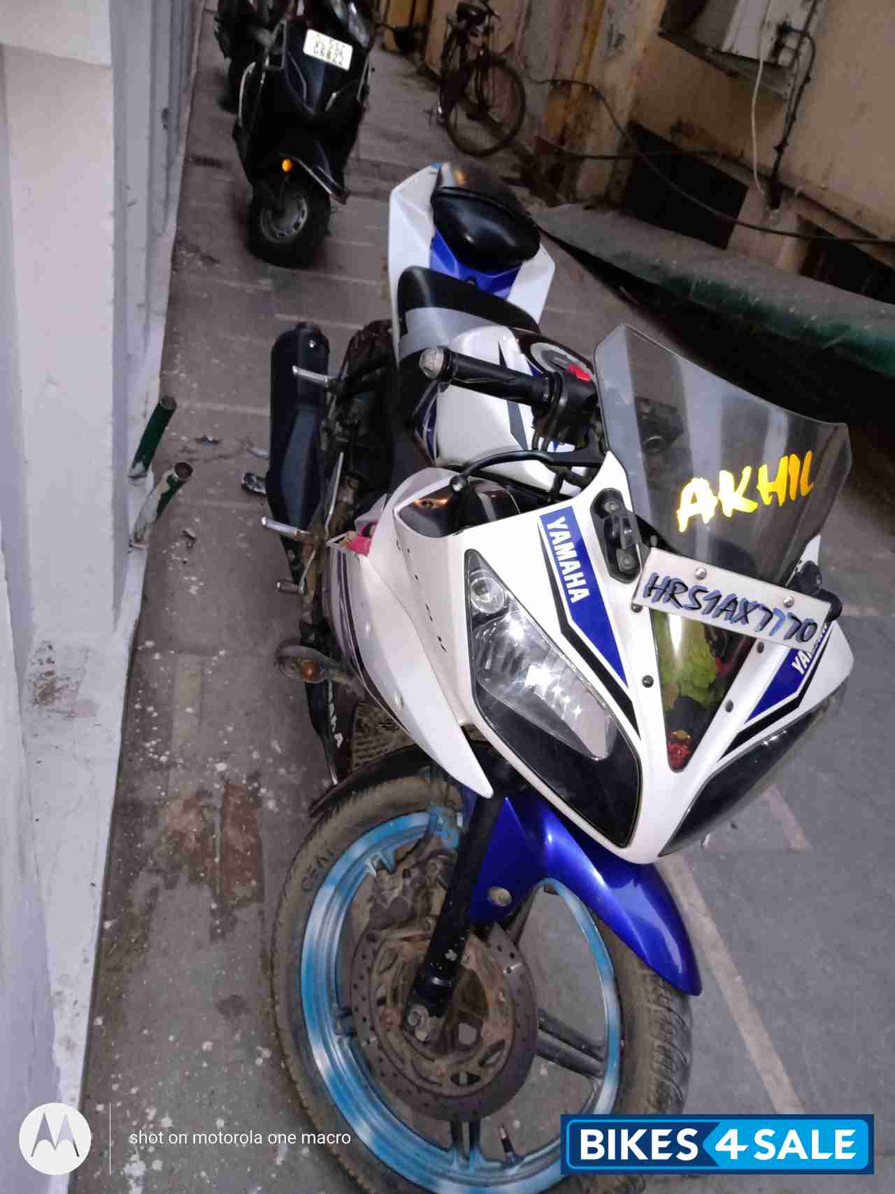 Blue White Yamaha YZF R15