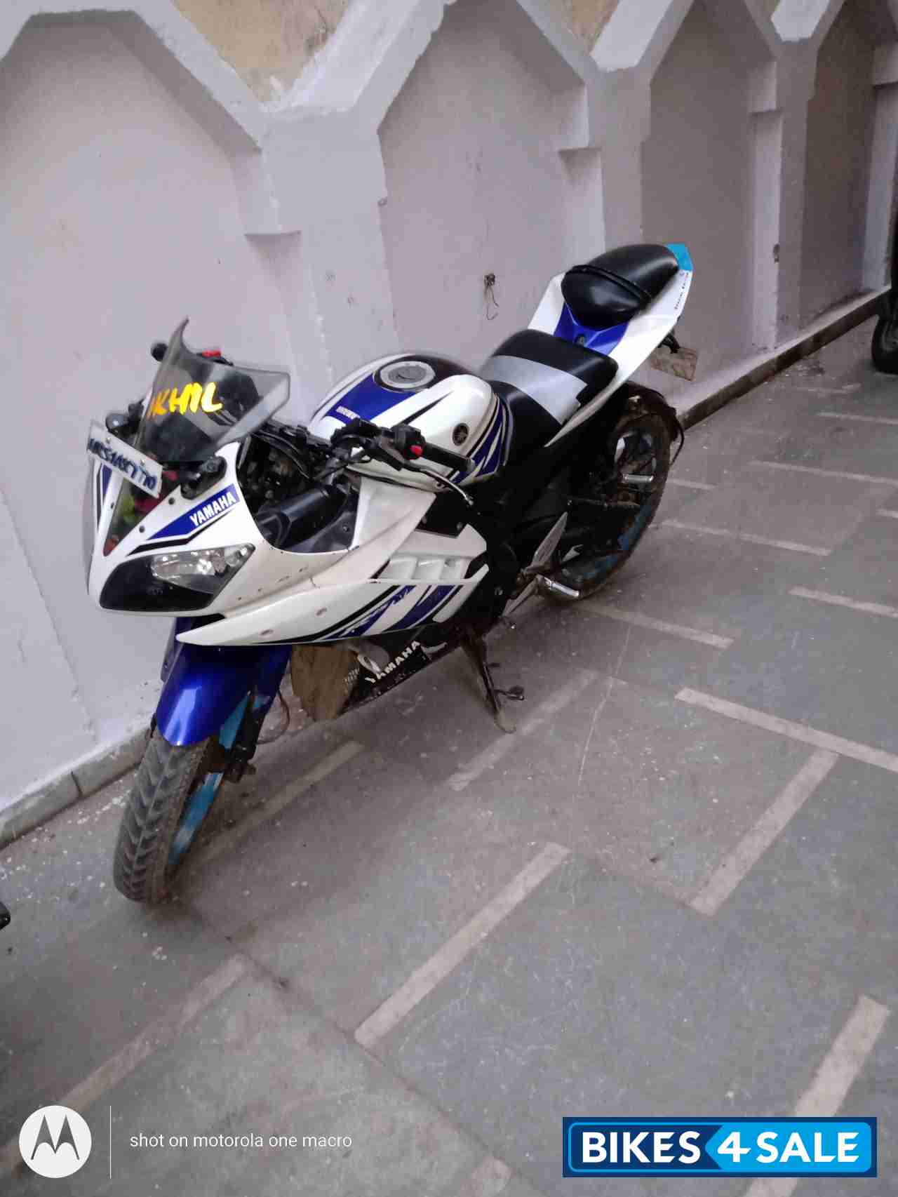 Blue White Yamaha YZF R15