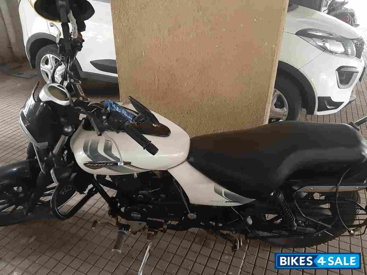 Bajaj Avenger Street 220