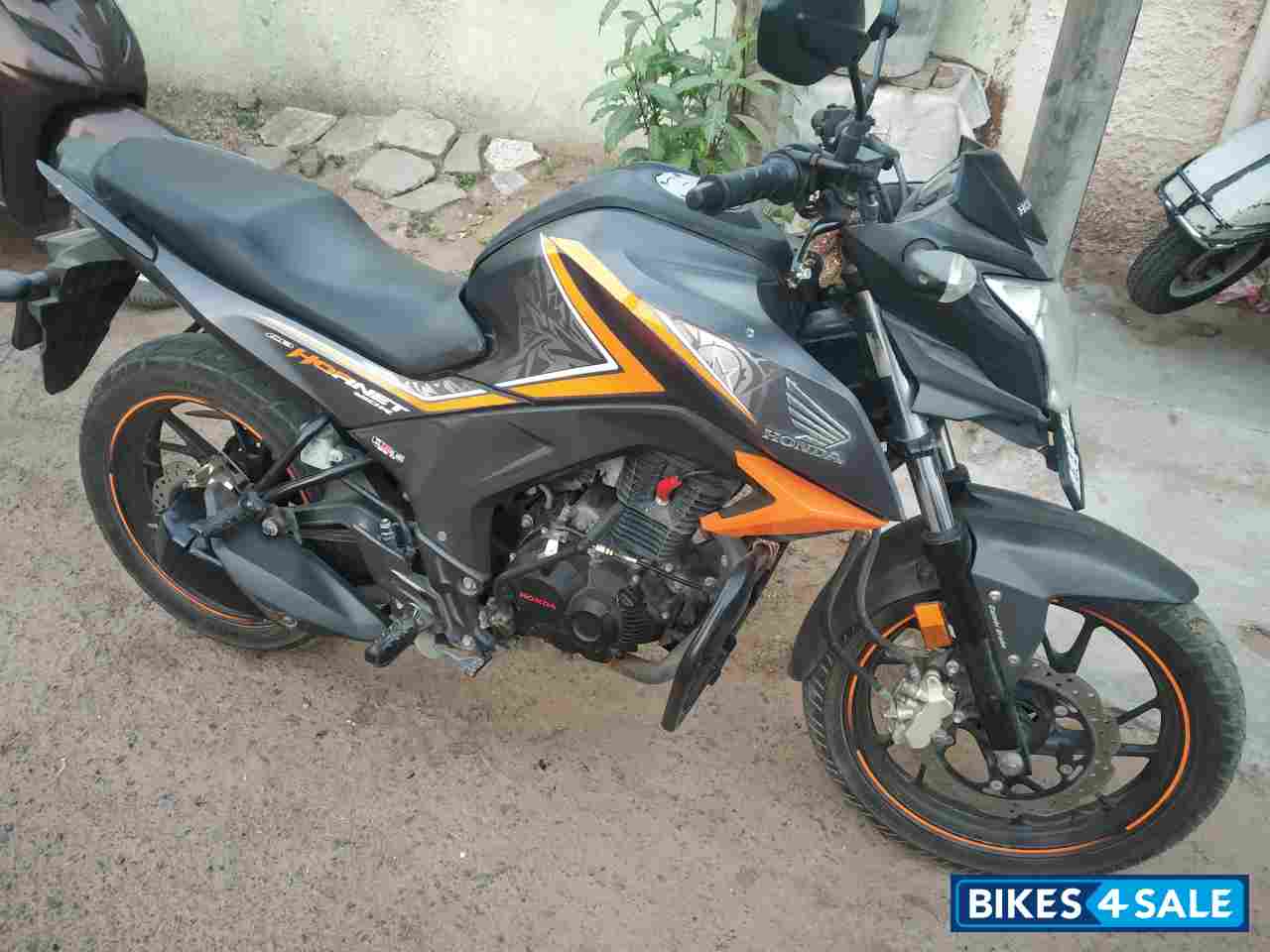 Met Gray Orange Honda CB Hornet 160R ABS