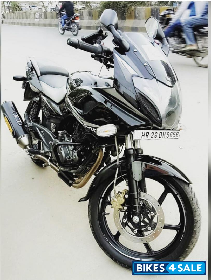 Bajaj Pulsar 220F