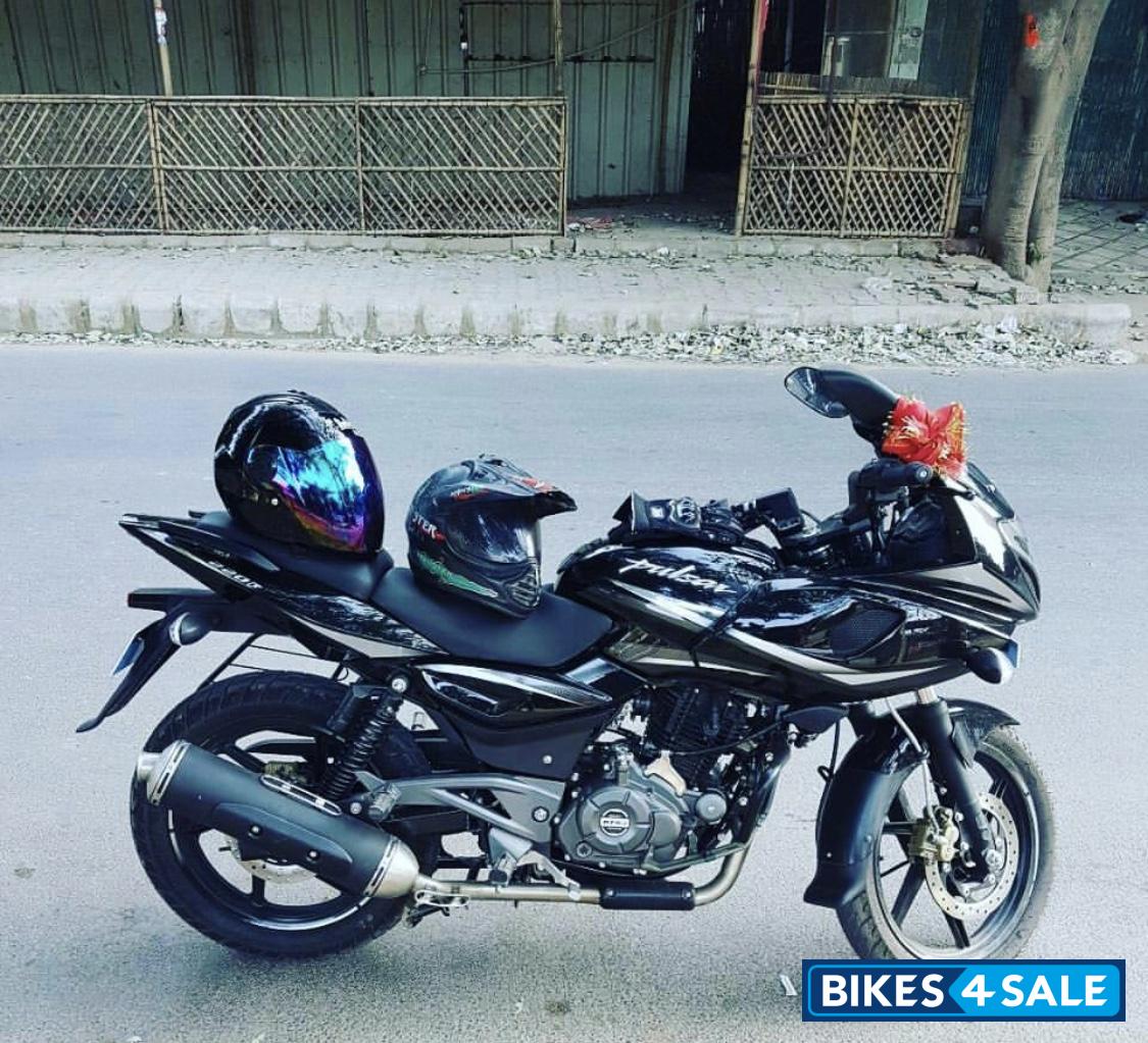 Bajaj Pulsar 220F