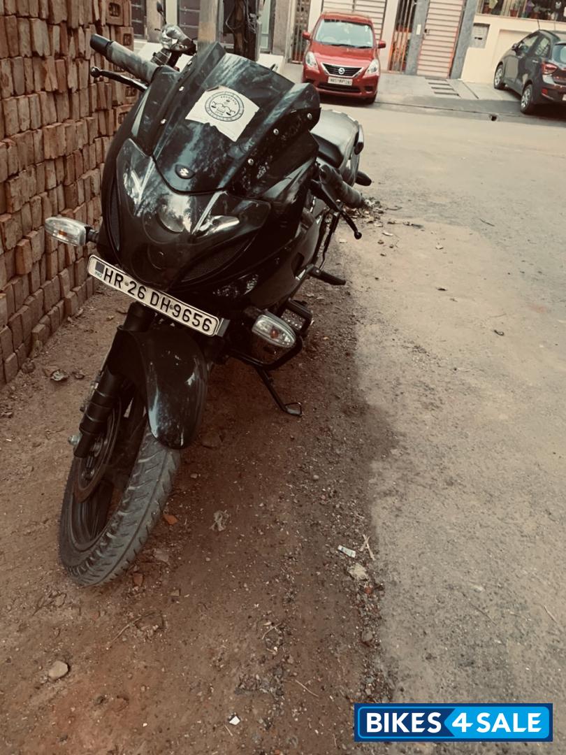 Bajaj Pulsar 220F
