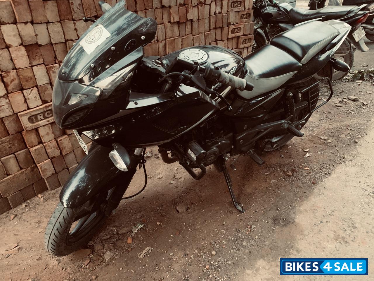 Bajaj Pulsar 220F