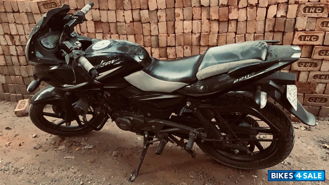 Bajaj Pulsar 220F