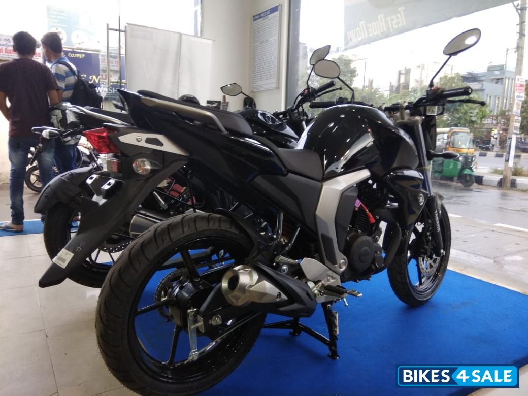 Black Yamaha FZ FI V2