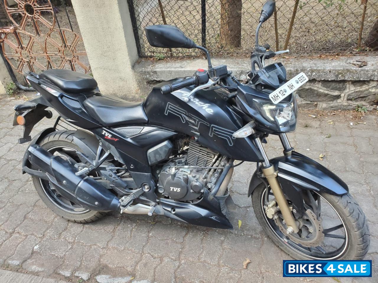 Matte Black TVS Apache RTR 200 4V