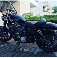 Black Harley Davidson Roadster