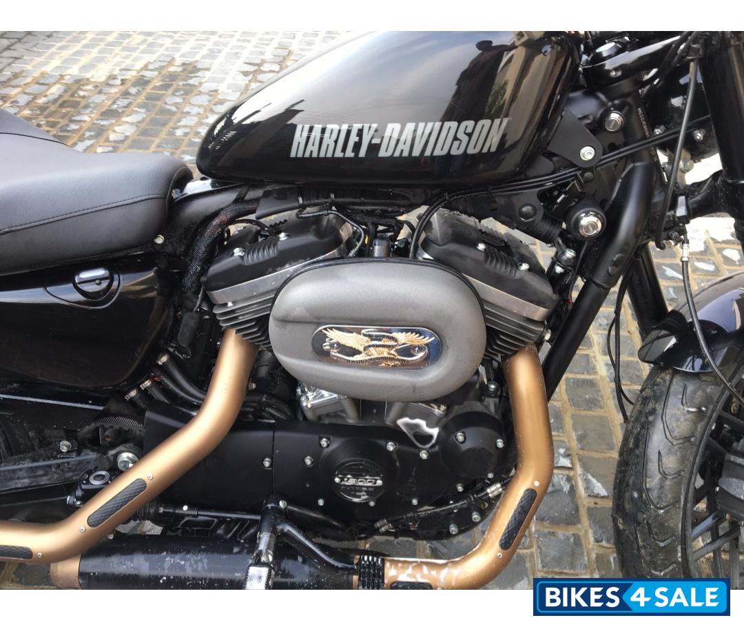 Black Harley Davidson Roadster