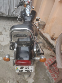 Black Bajaj Avenger 220 DTS-i