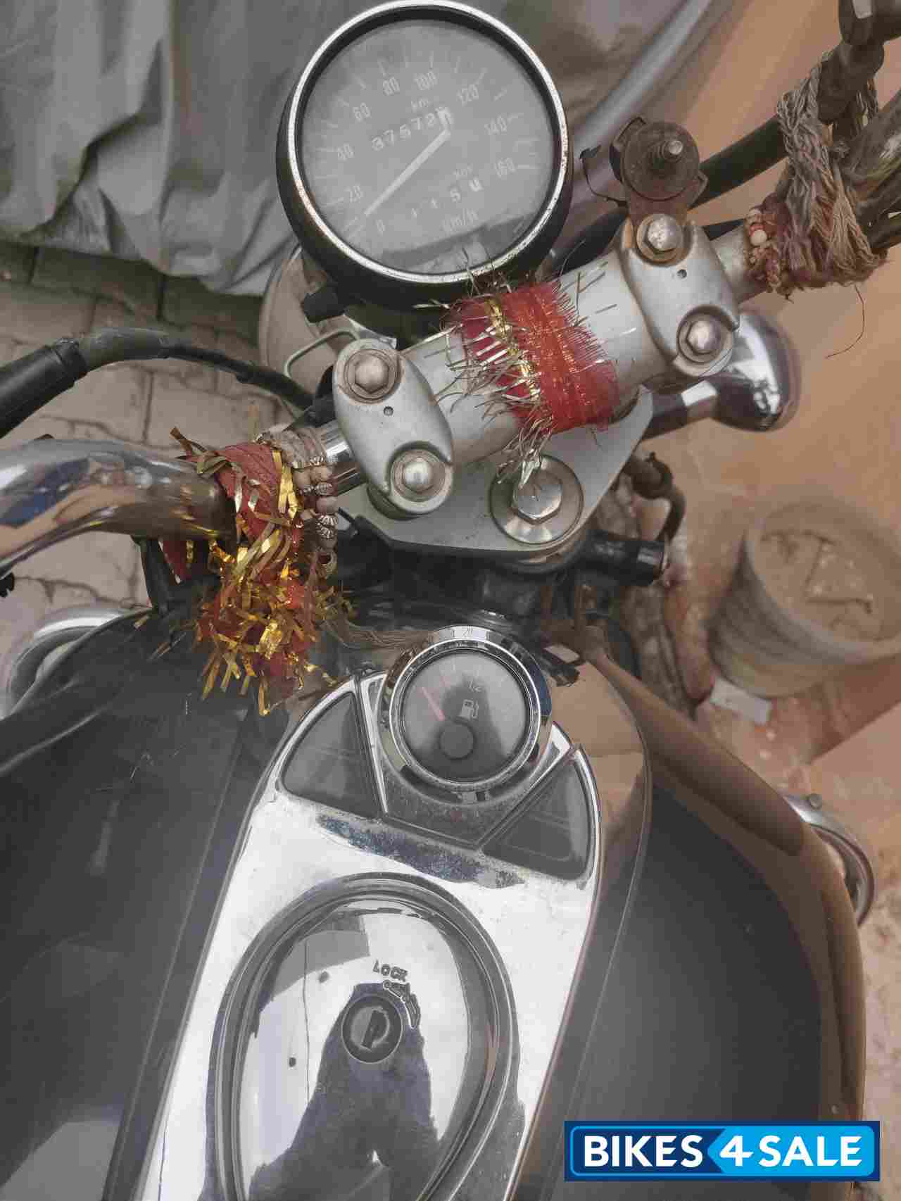 Black Bajaj Avenger 220 DTS-i