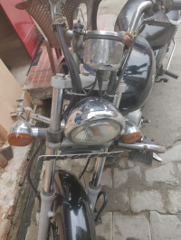 Black Bajaj Avenger 220 DTS-i