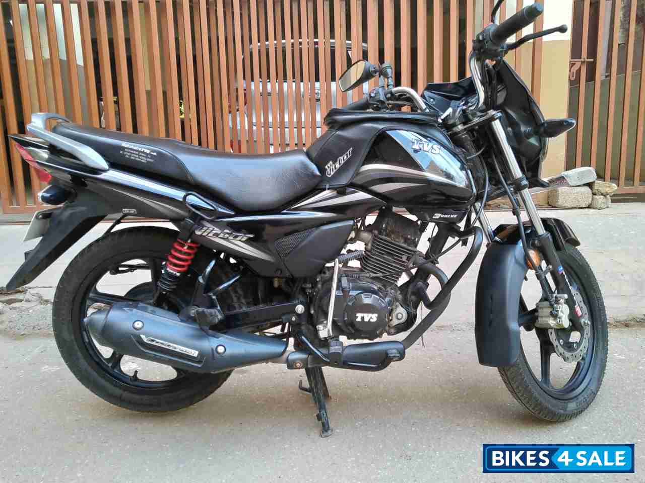 Black TVS Victor
