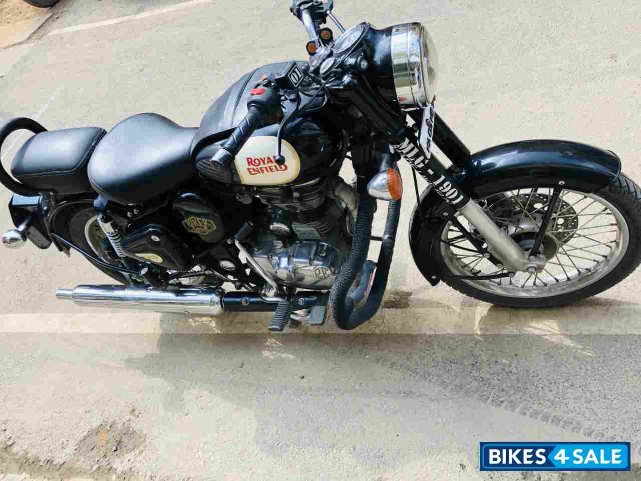 Black Royal Enfield Classic 350