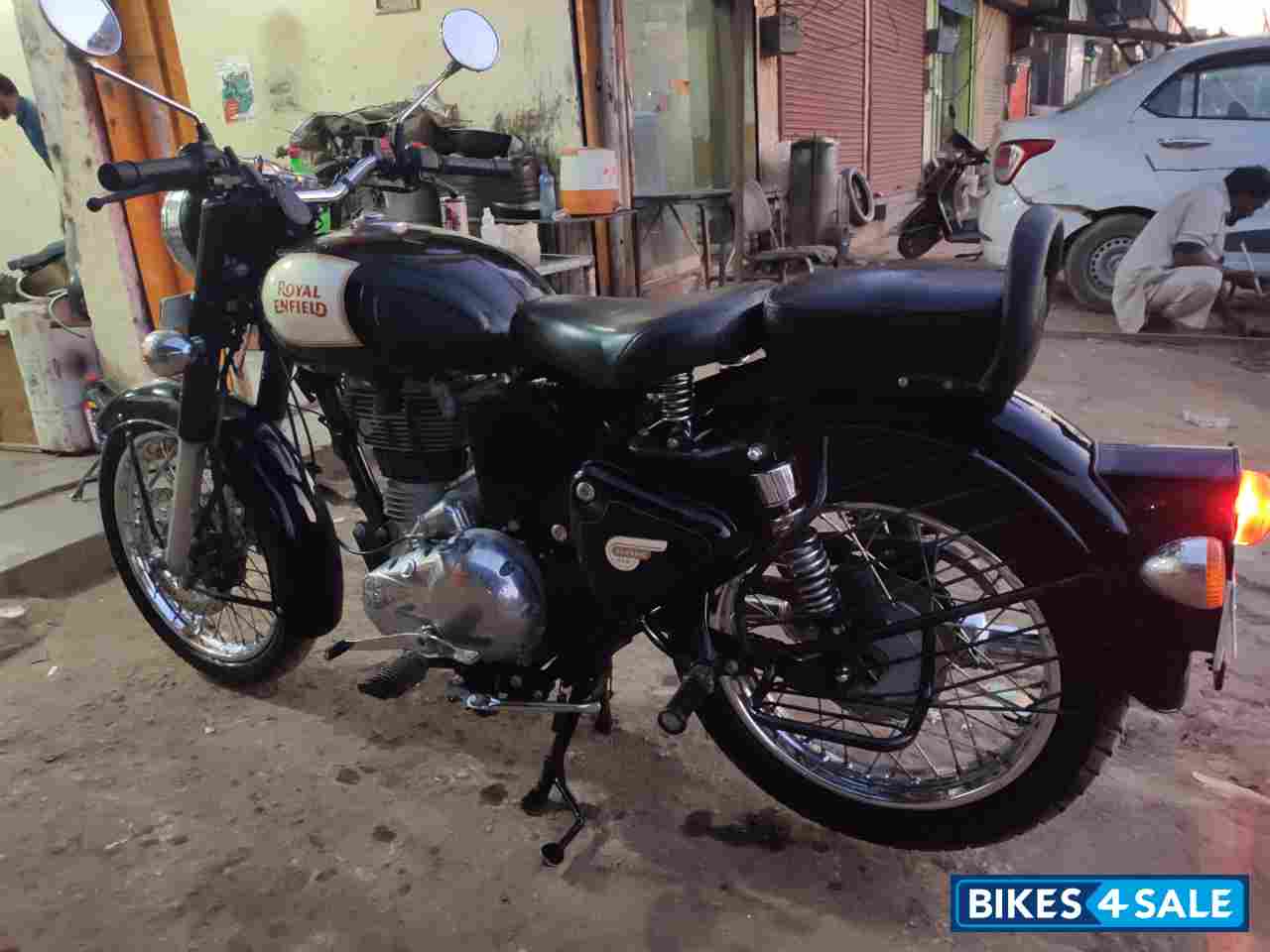 Black Royal Enfield Classic 350 Black Royal Enfield Classic 350
