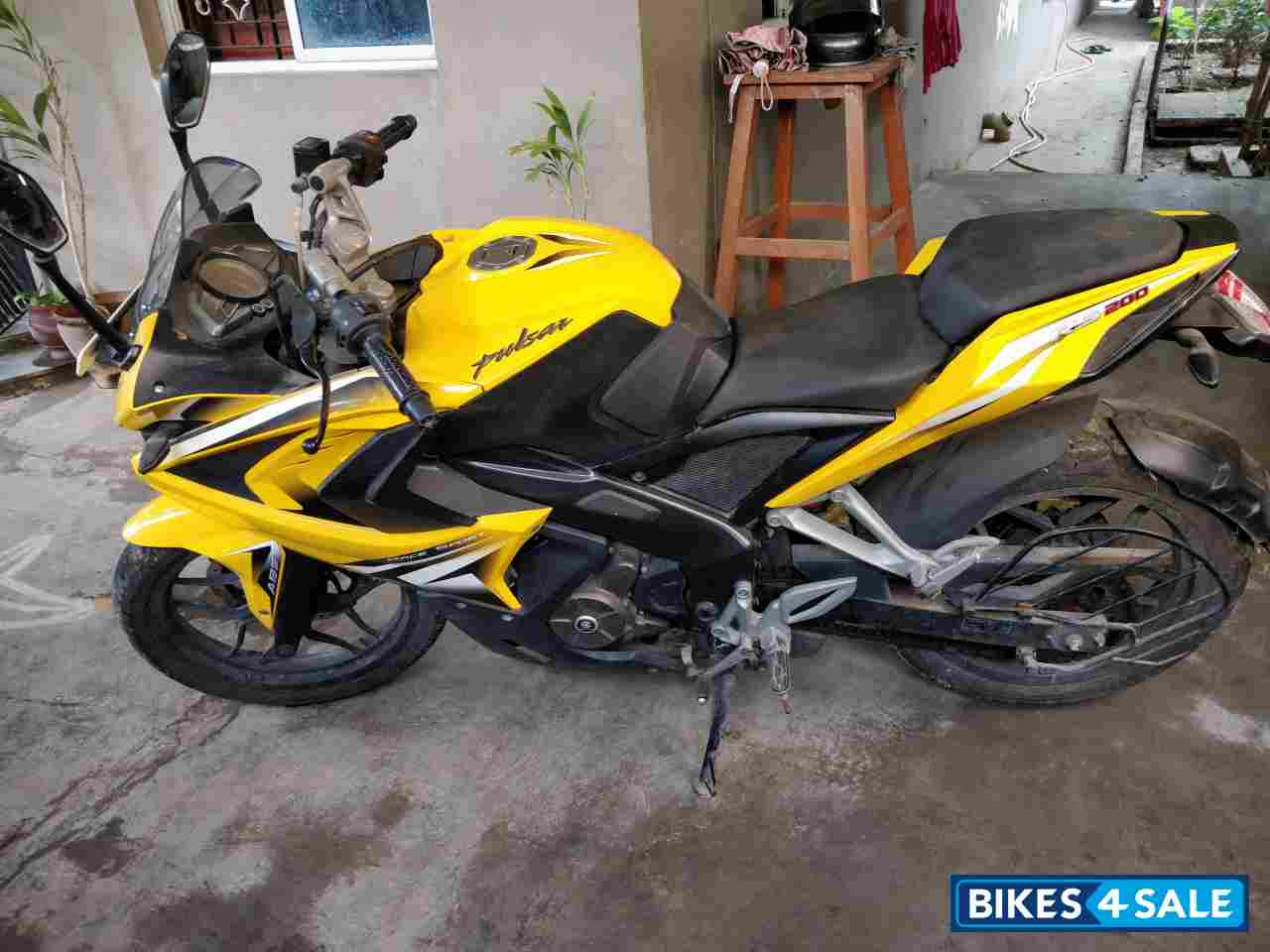 Yellow Bajaj Pulsar RS 200 ABS