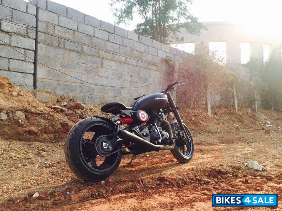 Black Royal Enfield Thunderbird 500 Black Royal Enfield Thunderbird 500