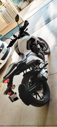 White Yamaha FZ25