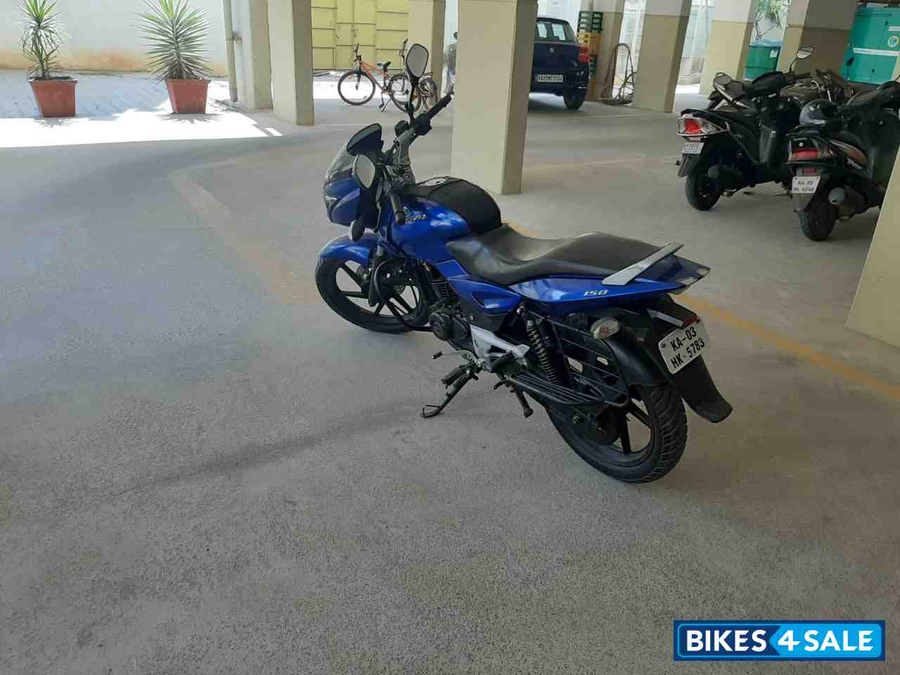 Blue Bajaj Pulsar 150 DTSi