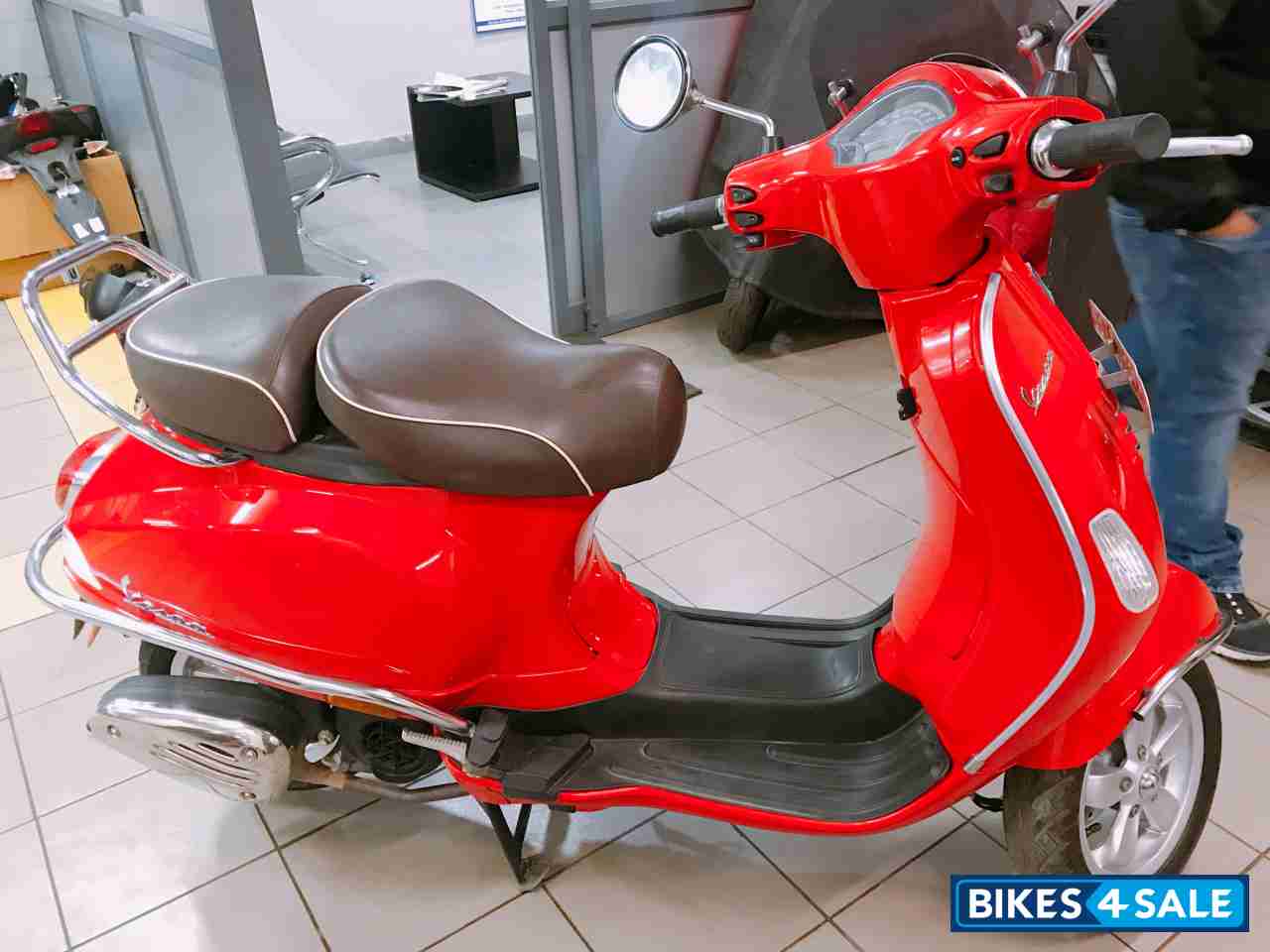 Red Vespa VXL 150