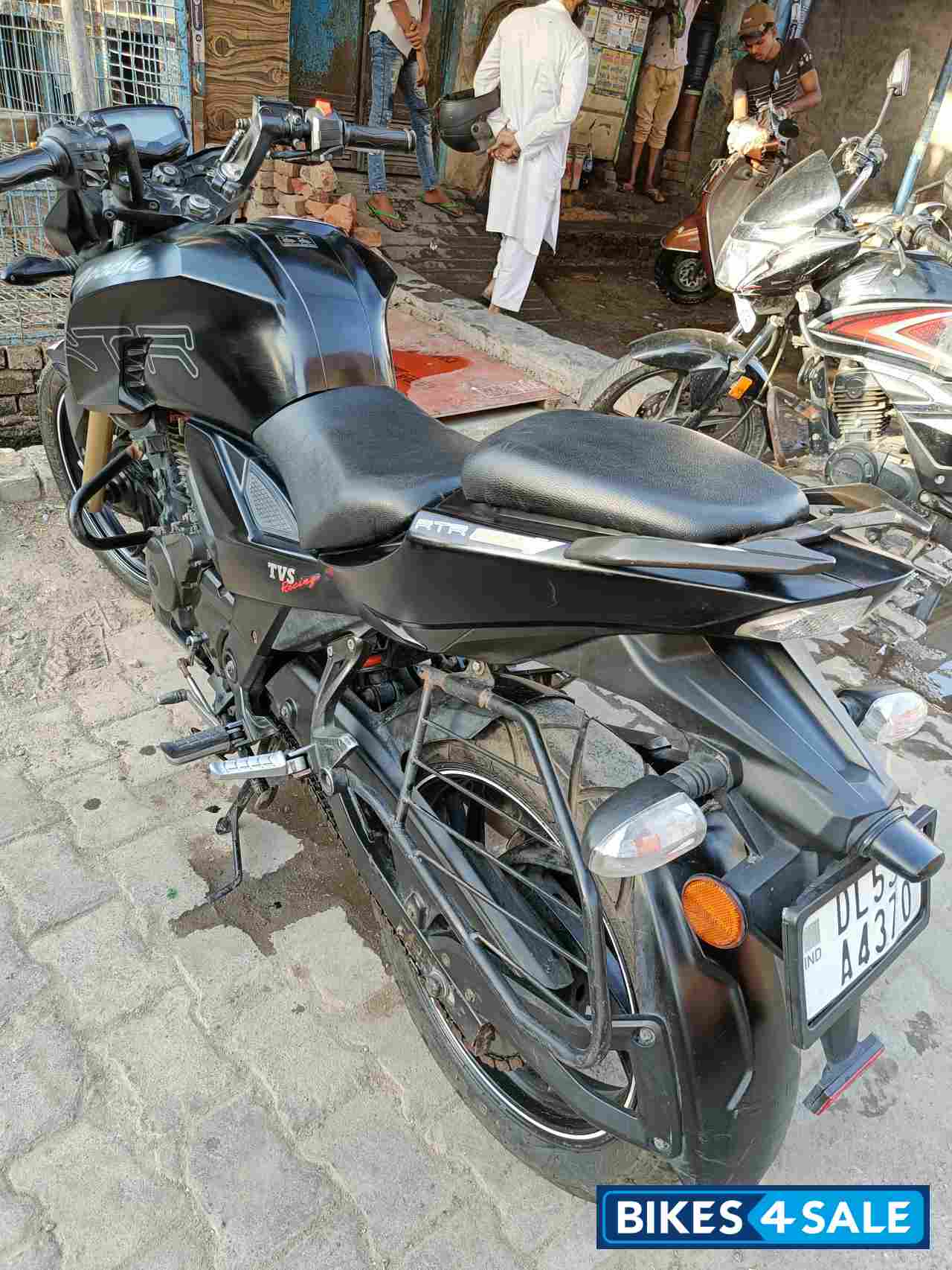 Matte Black TVS Apache RTR 200 4V Matte Black TVS Apache RTR 200 4V