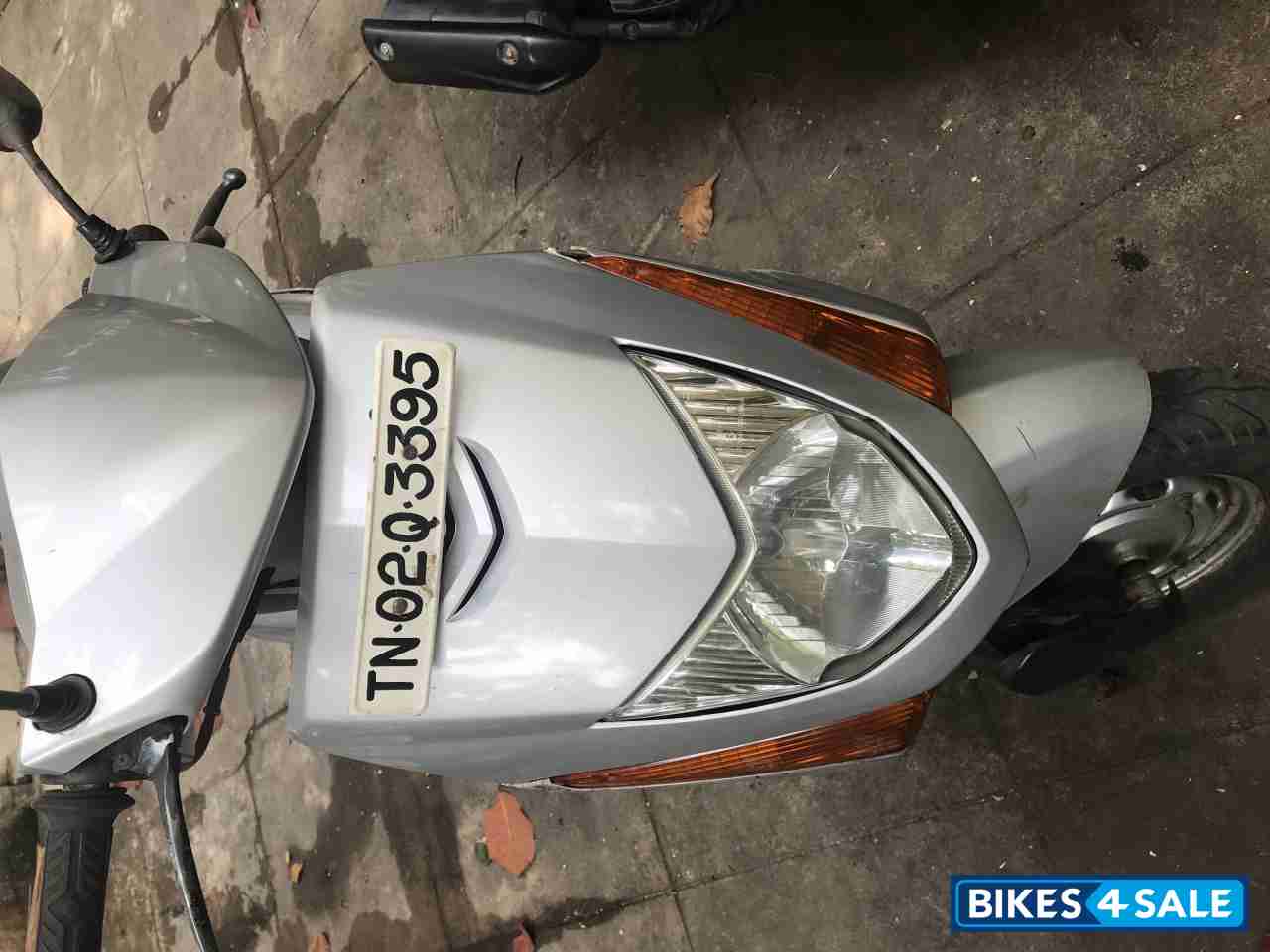 Silver Honda Dio