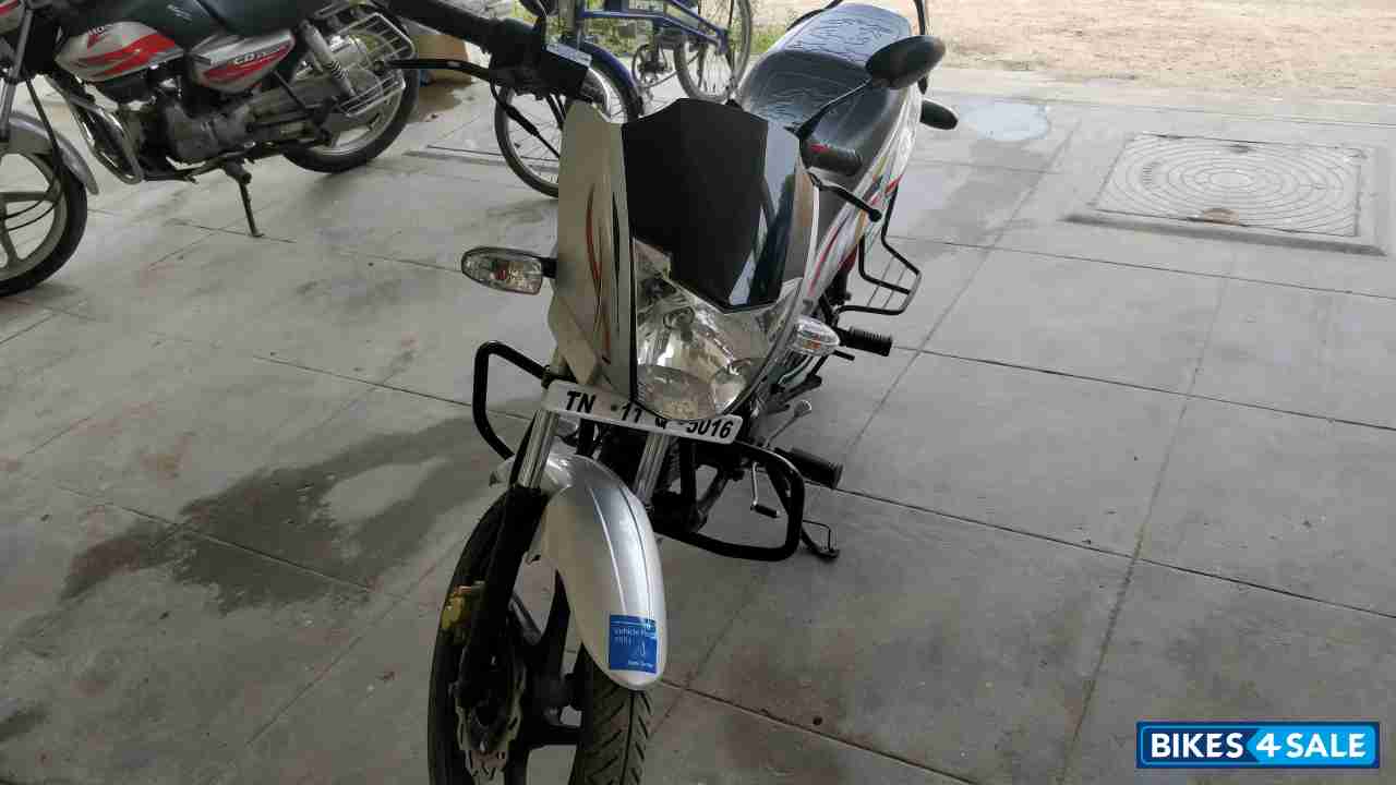 Silver Mahindra Centuro