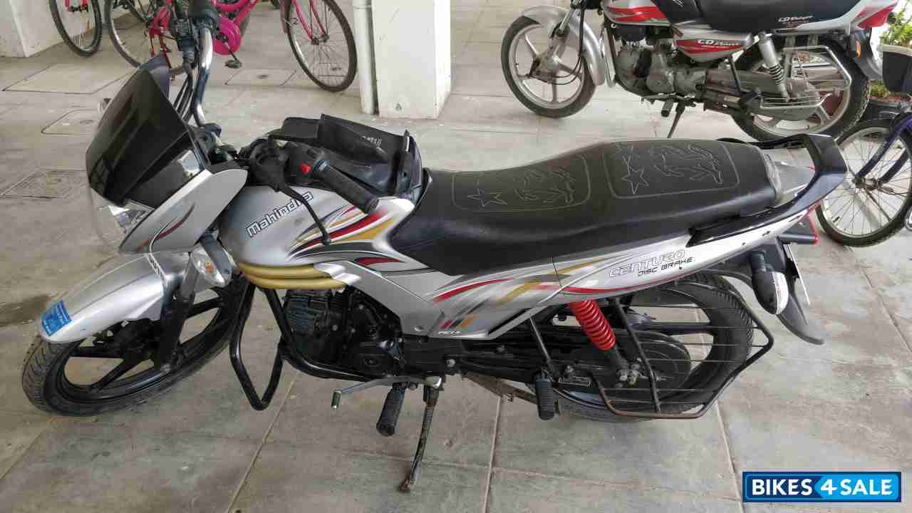 Silver Mahindra Centuro