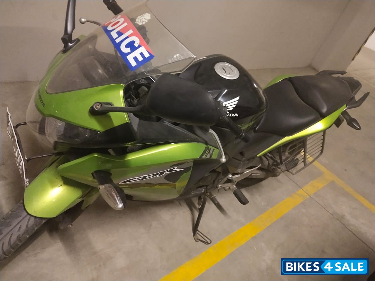 Green And Black Honda CBR 150R