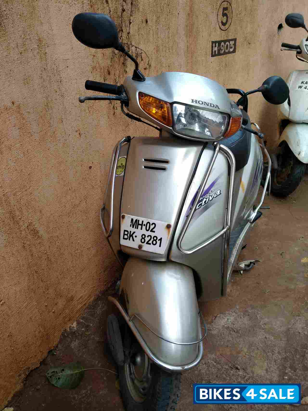 Biege Honda Activa