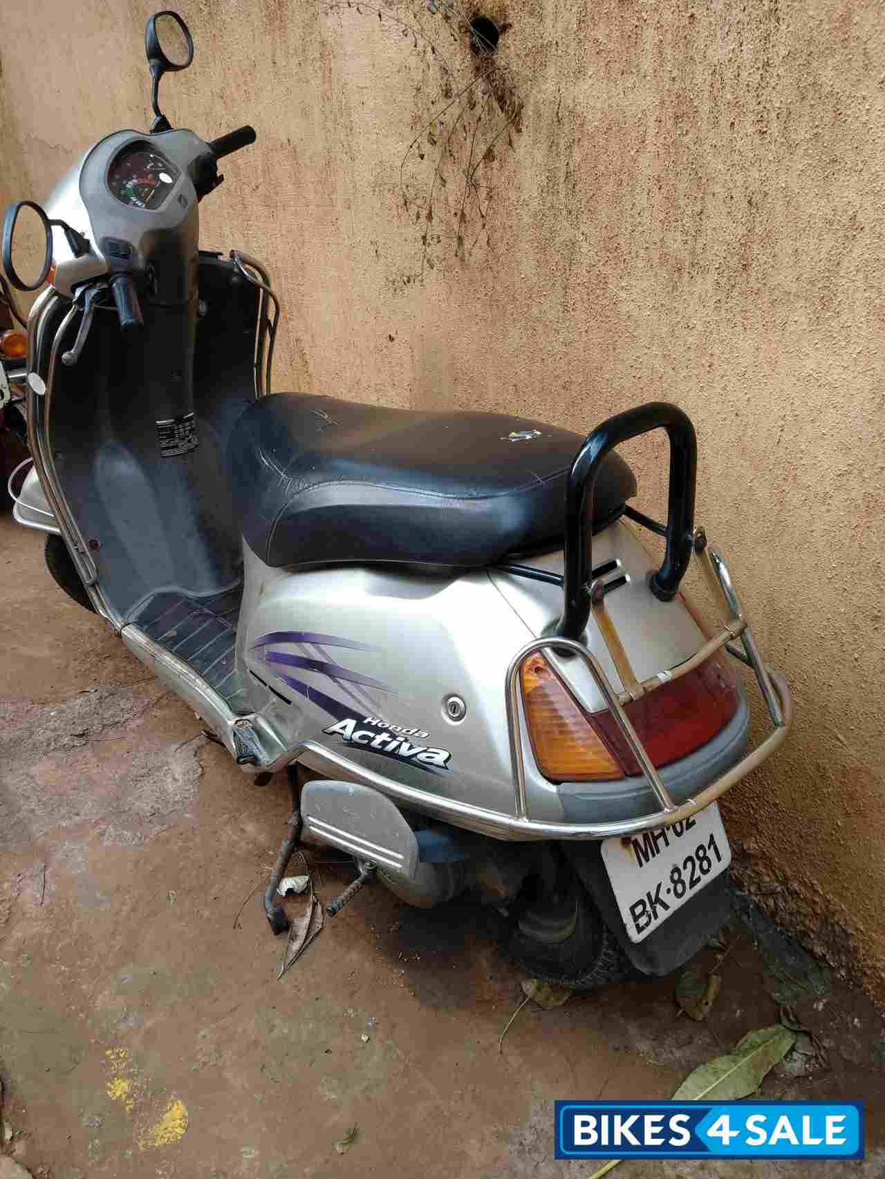 Biege Honda Activa