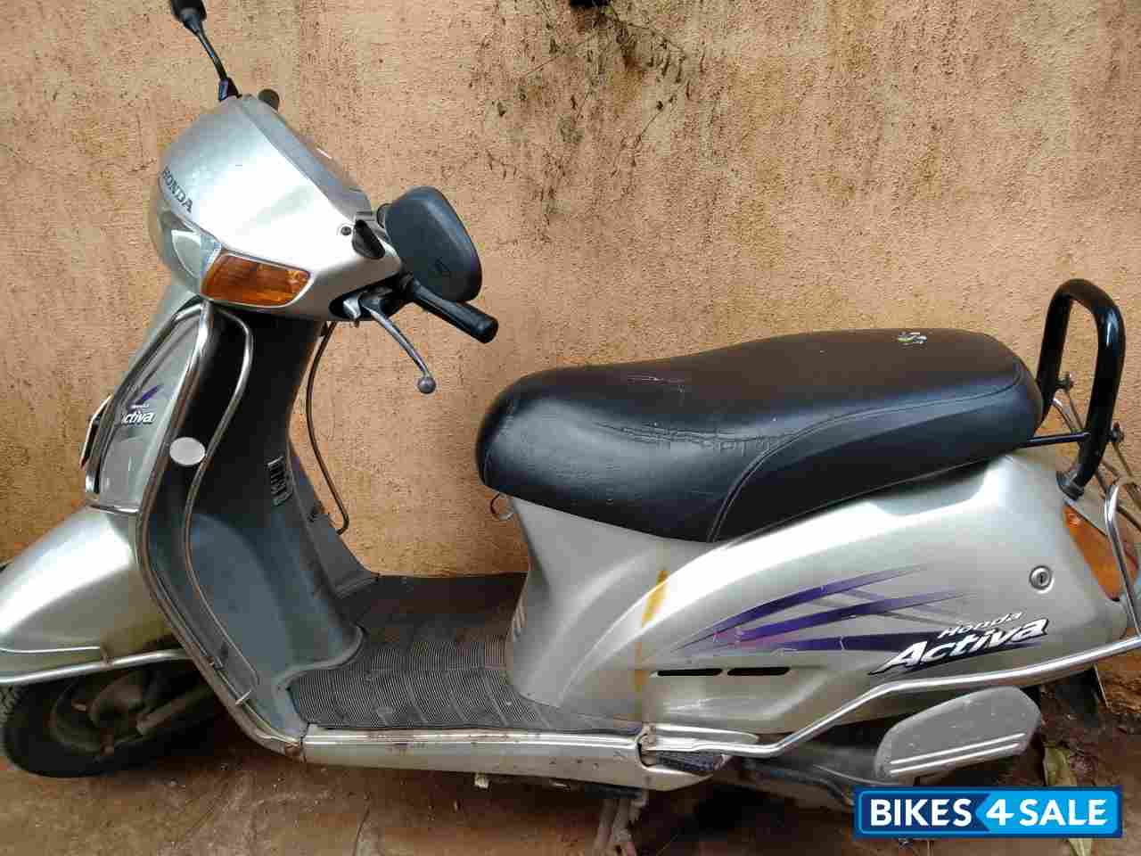 Biege Honda Activa