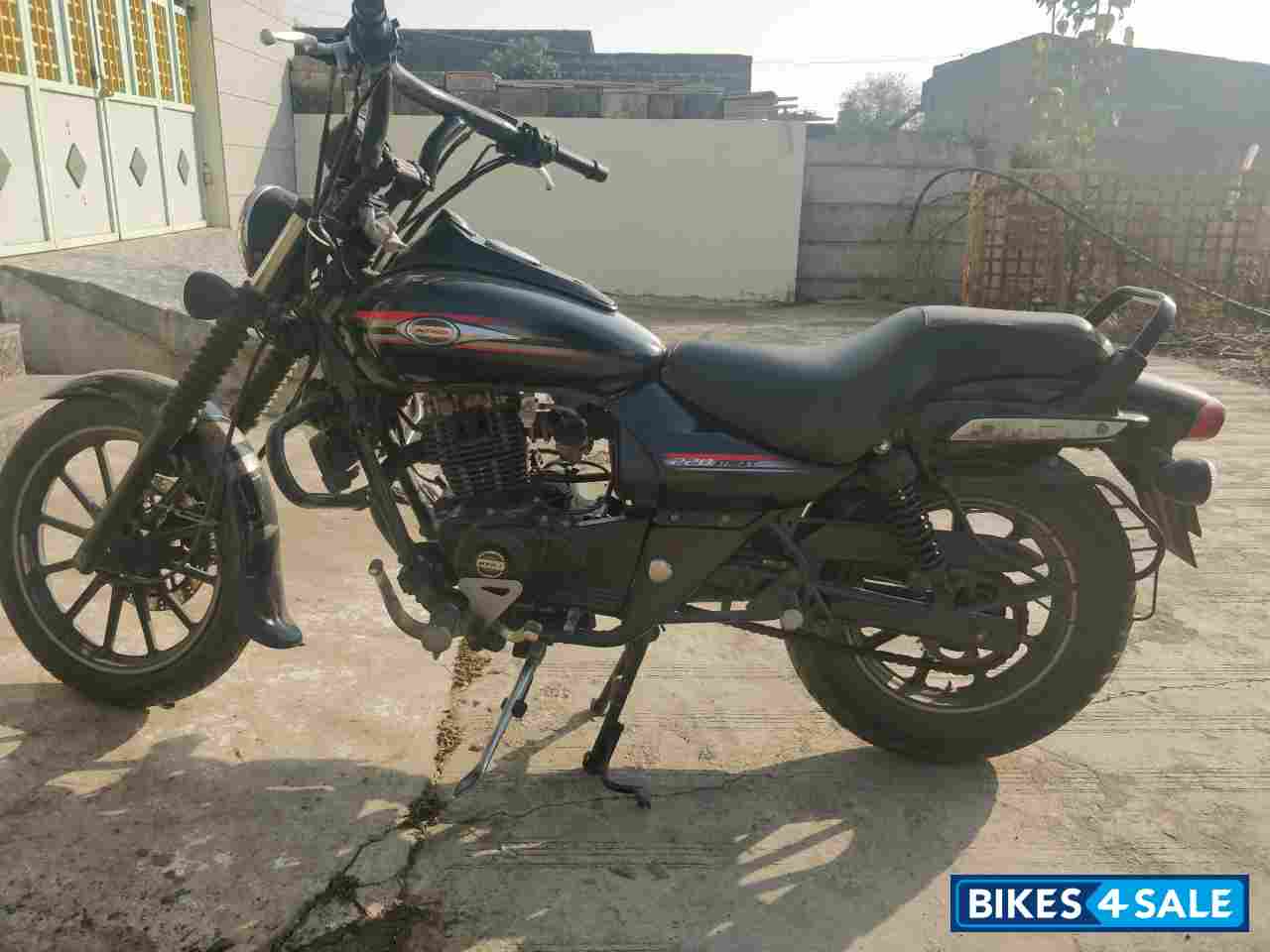 Black Bajaj Avenger Street 220