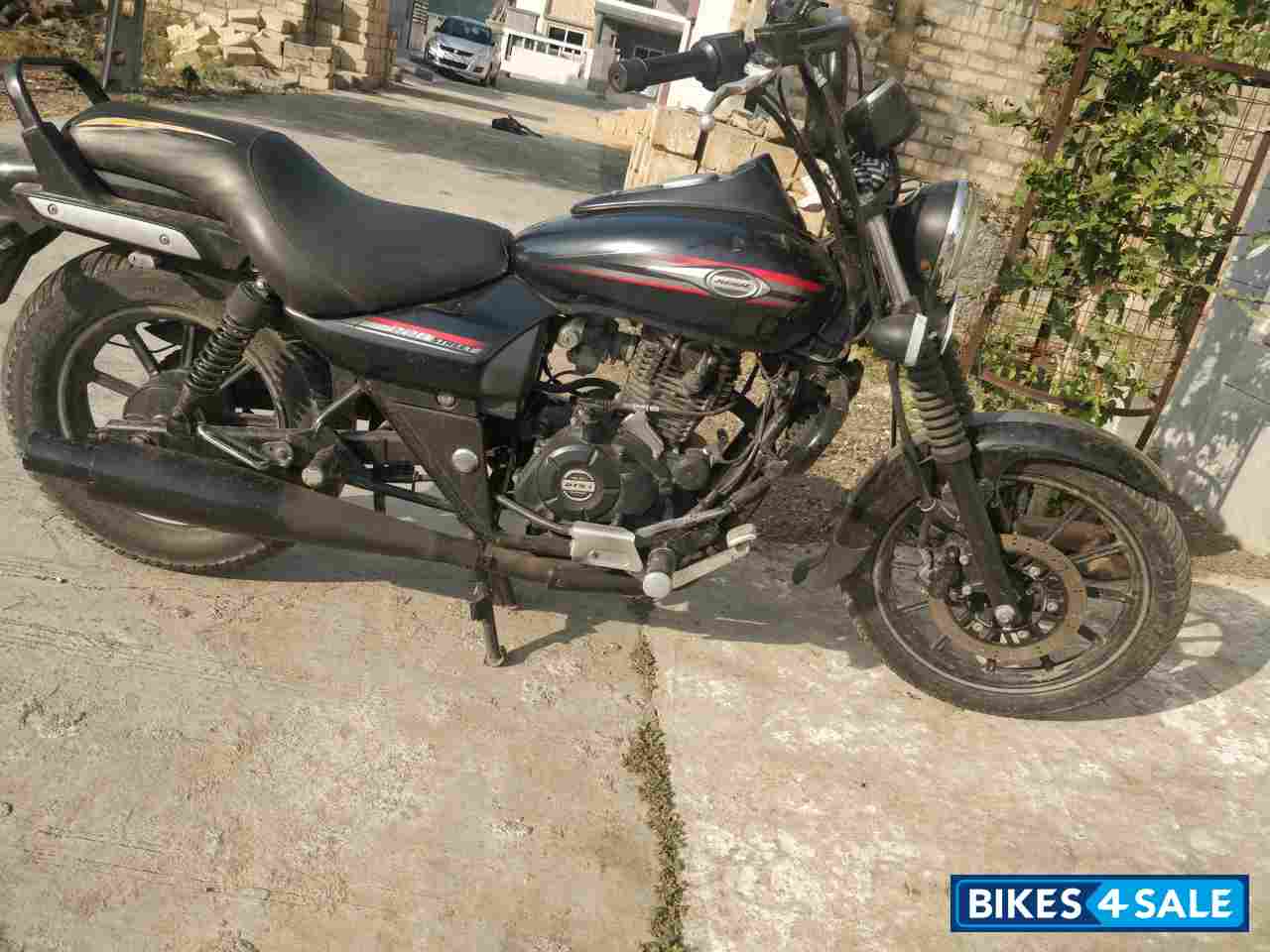 Black Bajaj Avenger Street 220
