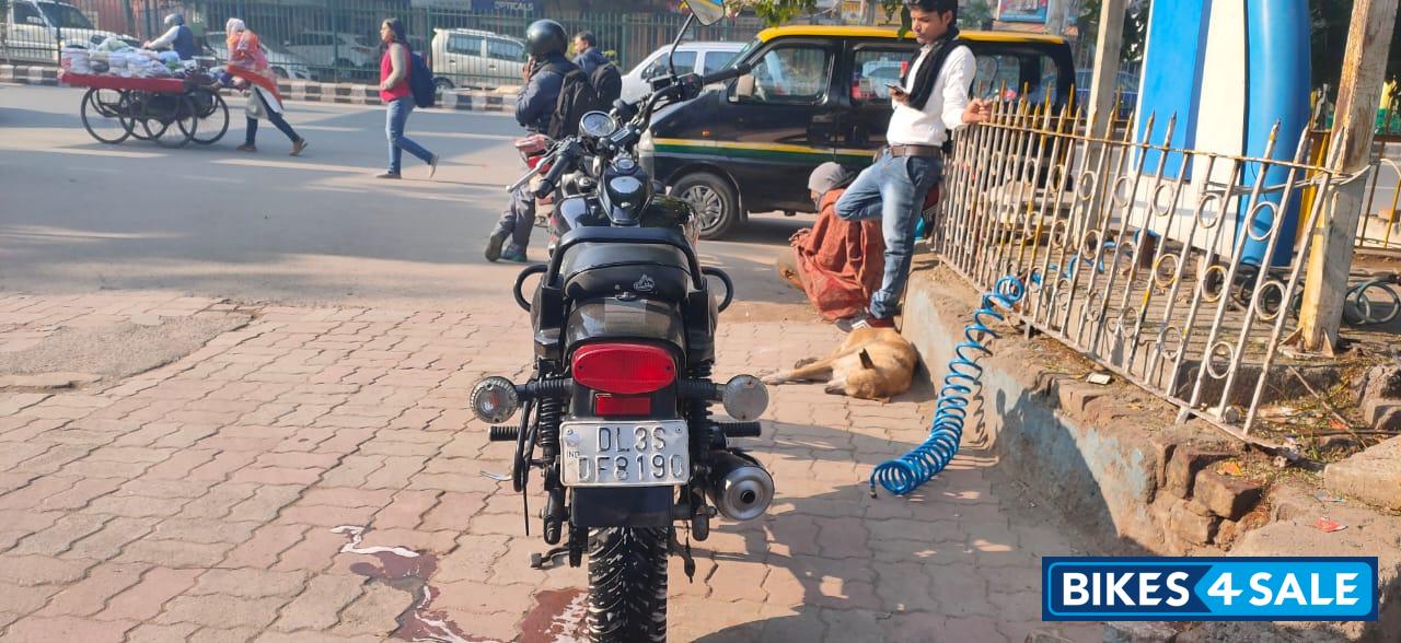 Black Bajaj Avenger Street 220