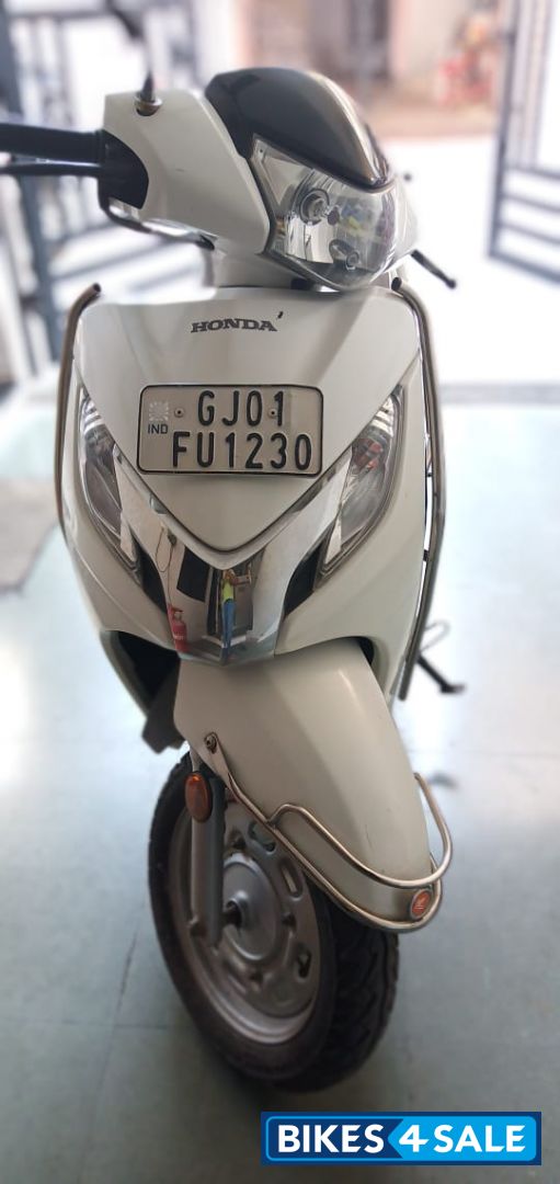 White Honda Activa 125