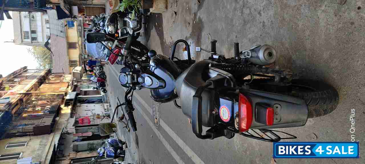 Ebony Black Bajaj Avenger Street 180 Ebony Black Bajaj Avenger Street 180