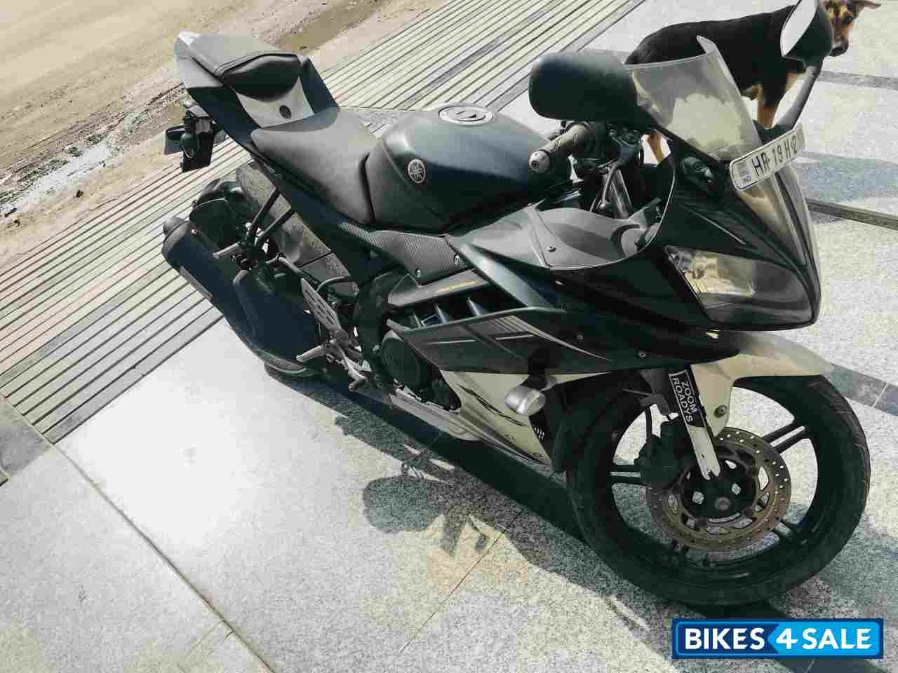 Black And Grey Yamaha YZF R15