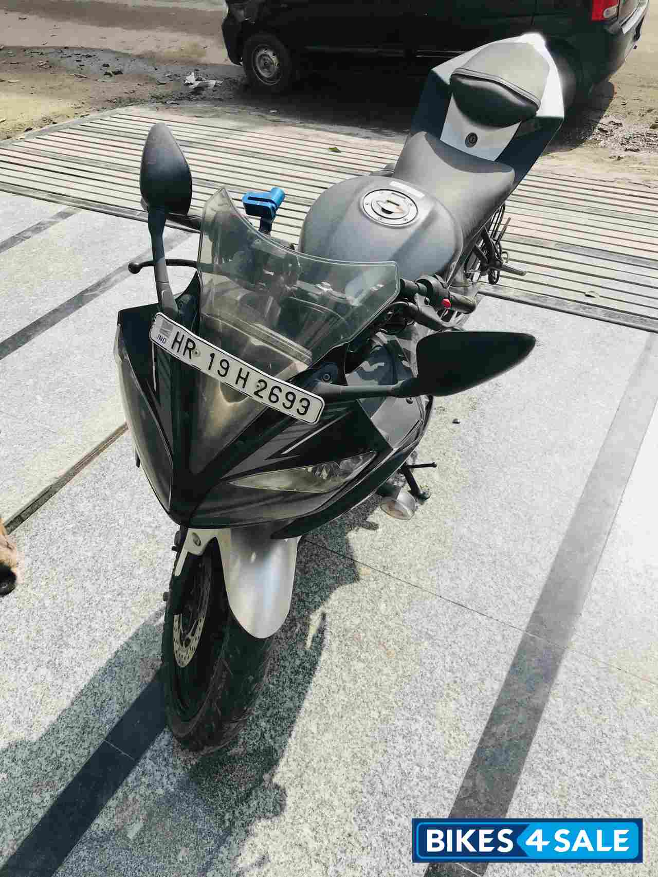 Black And Grey Yamaha YZF R15
